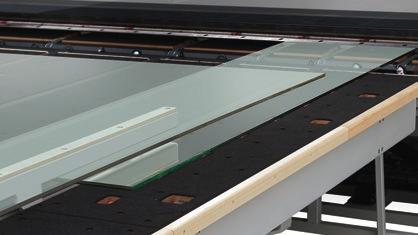 OPTIMIZACIÓN DE ESPACIOS SIN RENUNCIAR A LA PRODUCTIVIDAD Máxima automatización de proceso para producir más de 400 metros cuadrados de vidrio laminado por turno en un espacio limitado.