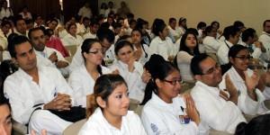 David Castillo Novelo de la CODAMEDY presentó la conferencia Acto Médico, dirigida a médicos y enfermeras de base y personal médico en formación.