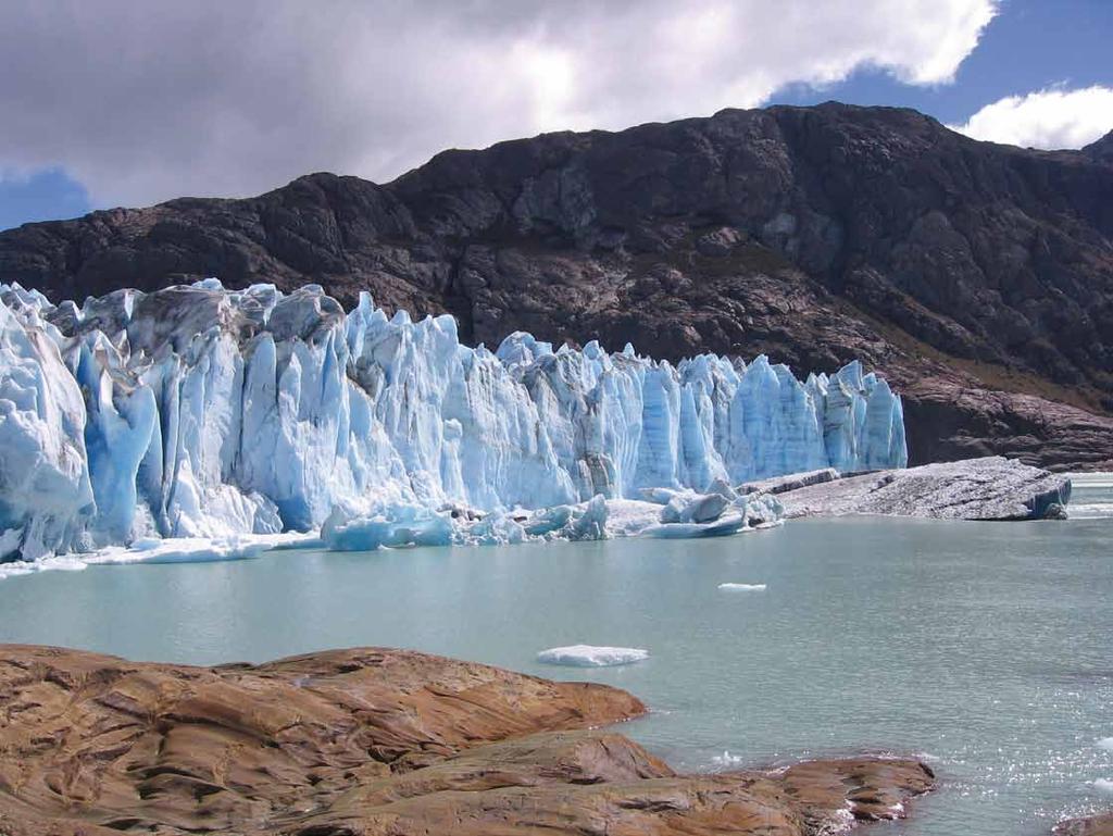 Actividades en el Parque Nacional los Glaciares El Parque Nacional Los Glaciares se encuentra a pocos kilómetros al oeste de EOLO y es el parque nacional más grande de Argentina, conformado por una