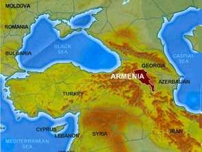 c. por el rey urartiano Argishti I, en el extremo oriental de la llanura del Monte Ararat, a orilla del río Hrazgan, a 1.200 m de altitud.