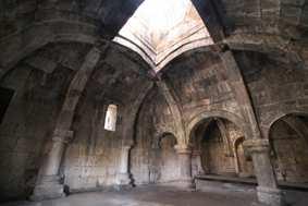 Monasterio de Haghartsin.- Fue edificado a lo largo de los siglos XI al XIII, en el desfiladero del río Haghartsink.