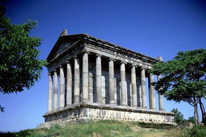 Constituye uno de los lugares más importantes de Armenia desde el punto de vista cultural y espiritual.