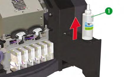 8. Levante con cuidado la botella vacía de líquido del limpiador del soporte lo suficiente para asegurarse de que los posibles restos de líquido se drenan en la impresora.