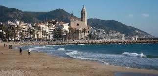 Juny 2013 Benvinguts a Sitges, Encara que aneu acompanyats de persones adultes, des del Consell d Infants de Sitges hem fet una petita guia turística especialment adreçada als més petits de la