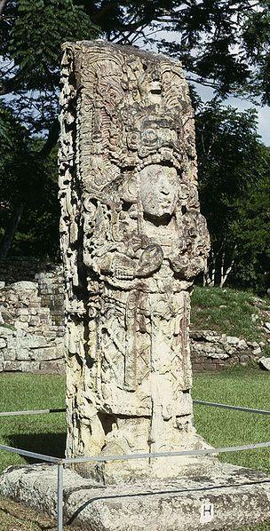 Estela de Copan, Guatemala Estela en Tikal,