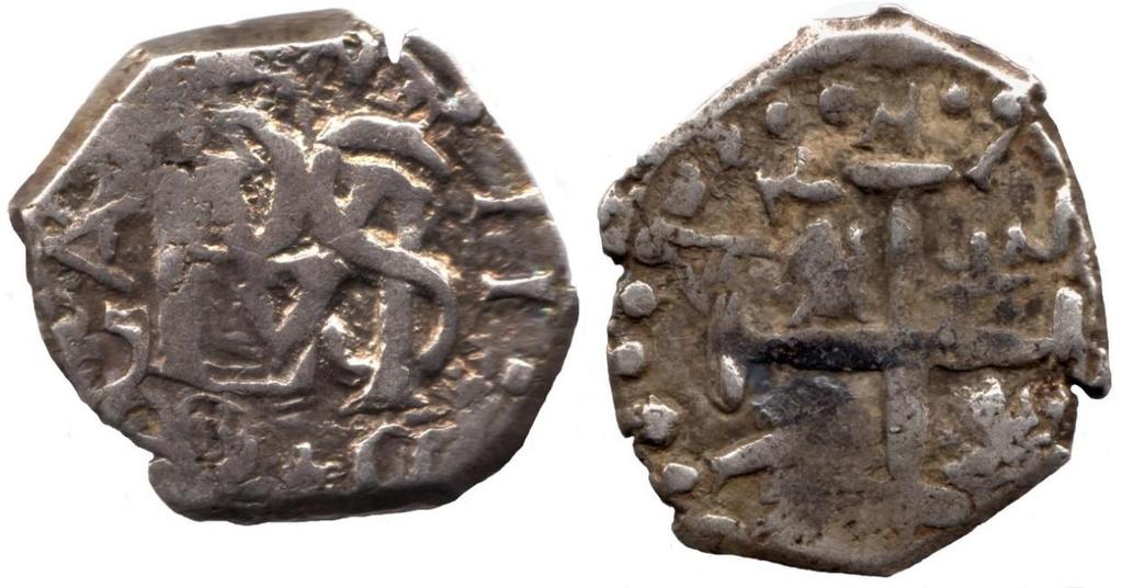Una de las dos hipótesis que planteé refería que se trataba de una moneda de medio real de Santa Fe acuñada durante el reinado de Carlos II, pero utilizando el monograma de Felipe IV.