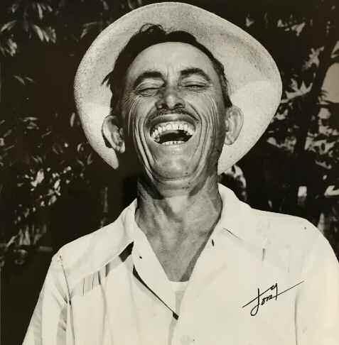 90 I Tony Martín (XX) Retrato de un hombre riendo, 1950 Gelatina de