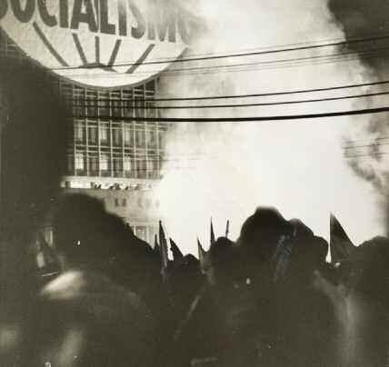 132 I Constantino Arias (1920-1991) Manifestación en Moncada, 1961 Gelatina