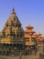 NEPAL & BUTAN 16 Días Monjes, Montañas y Monasterios Recorrido por Nepal visitando Katmandú, así como los monumentos que envuelven el Valle de Katmandú considerados algunos de ellos como Patrimonio