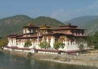 encuentra dentro del museo. El museo de siete plantas ofrece varios aspectos de la cultura Bhutanesa y la historia que data desde el siglo VII.