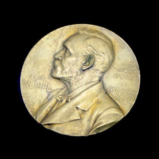 Noticias actuales Qué sabes de los Premios Nobel? En la foto de portada: medalla que se da a quienes ganan los premios. Qué son los Premios Nobel?
