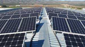 per a la generació d'energia solar fotovoltaica per l'autoconsum sobre teulades Instal lació de sistemes per a la generació d'energia solar