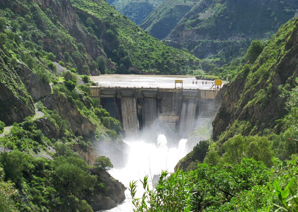 10 Ministerio de Energía y Minas 11 En energía eólica el potencial del Perú cuenta con 23,000 MW y en energía hidroeléctrica llega a 60,000 MW MATRIZ ENERGÉTICA: 54% ES RENOVABLE Perú encabeza la