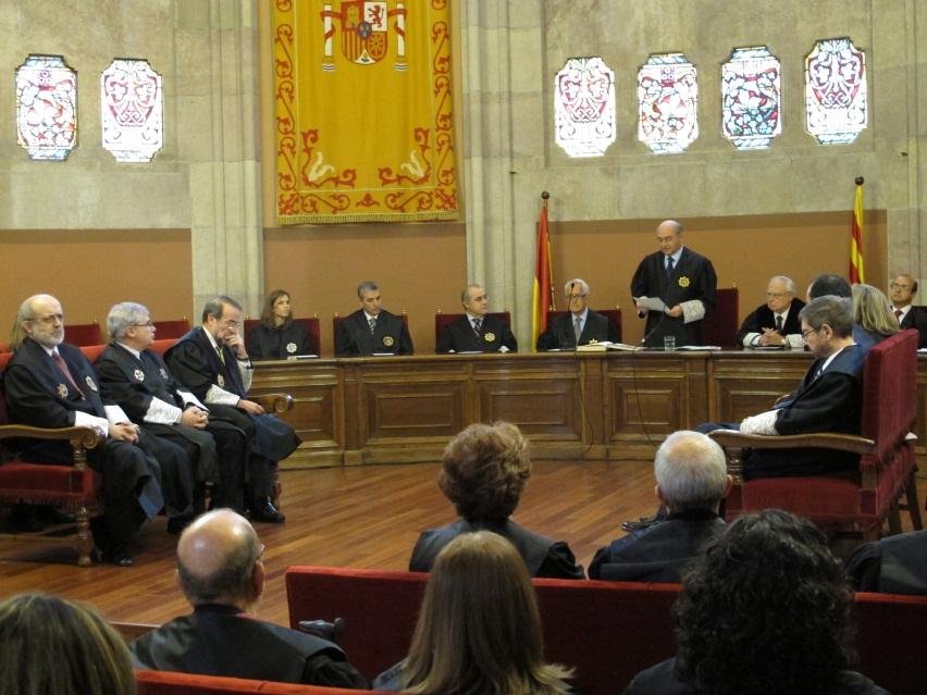 3.2 JUECES Y MAGISTRADOS DE CATALUÑA A 31 DE DICIEMBRE DE 2011 3.2.1.- PLANTILLA ORGANICA Y MOVILIDAD La plantilla orgánica de Jueces y Magistrados para el año 2011 en Catalunya fue de 765 plazas.
