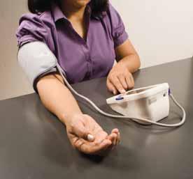 Para obtener los mejores resultados, use un monitor digital de presión arterial que se ajuste firmemente a su brazo.