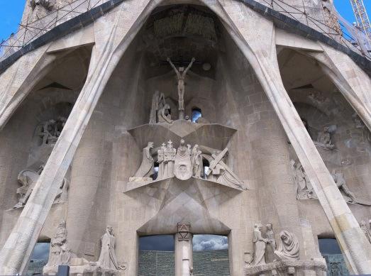 El Temple Expiatori de la Sagrada Família, basílica conegudahabitualment com la Sagrada Família, és un dels exemples més coneguts del modernisme català i que ha esdevingut tot un símbol de Barcelona.