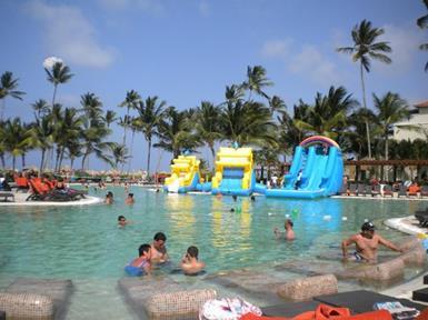 HOTEL TROPICAL PRINCESS El Tropical Princess Beach Resort & Spa está ubicado frente a la Playa Bávaro, a 24 km del Aeropuerto Internacional de Punta Cana, Ofrece 2 piscinas y gimnasio.