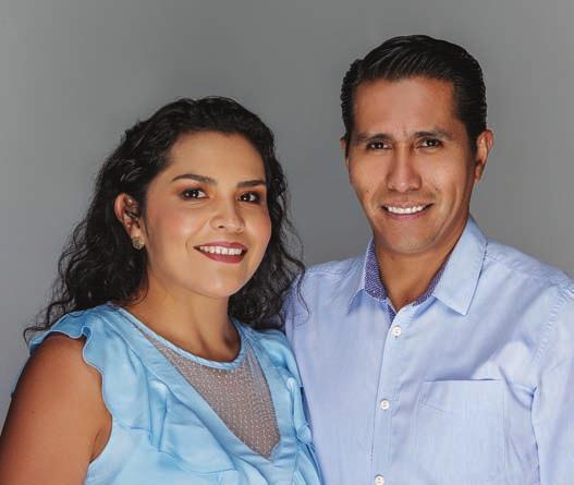 Luis de la Parra Director Comercial Ellos son Teresa P. Ramírez y Luis A.