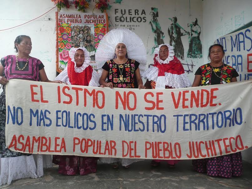 Mujeres rurales en procesos de defensa de sus territorios Visiblemente en los procesos: Actividades de movilización y confrontación como marchas, protestas, bloqueos de accesos a minas, presas,