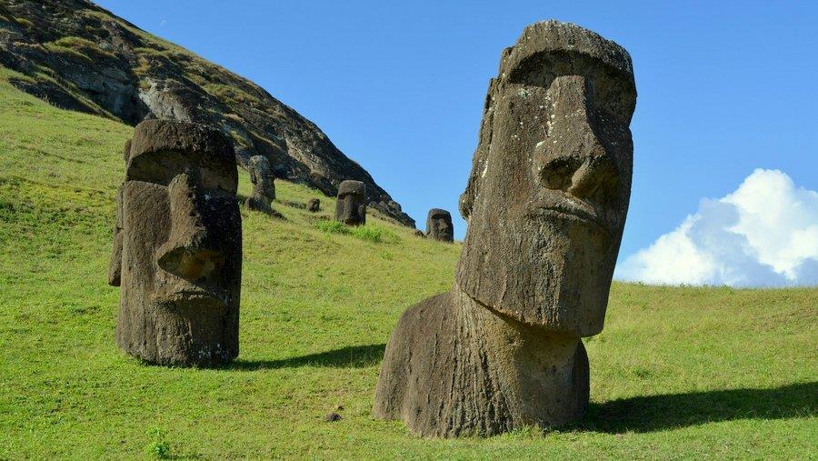 ) Rapa Nui (12,000 a. C.