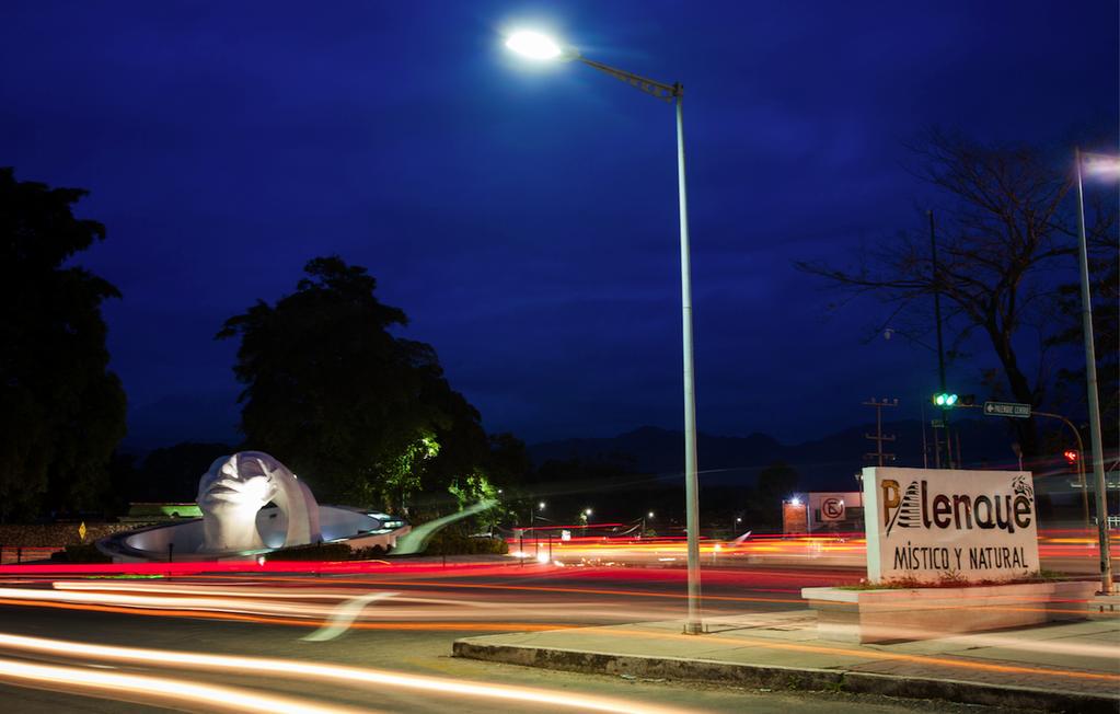 CONECTIVIDAD TERRESTRE Distancia de Palenque a otras ciudades: Ciudad Distancia a atractivos turísticos cercanos: Kilometraje Tiempo aprox. (Automóvil) Tiempo aprox. (Autobús) 485 km 536 km 7 hrs.