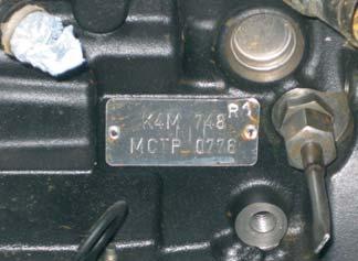 Identifique el vehículo conforme al código de motor en el bloque del motor 2.