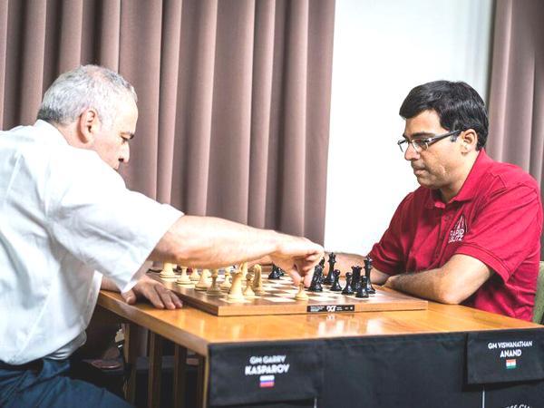 O site do Xadrez - 6/8 Garry Kasparov y Vishy Anand Viswanathan Anand El otro jugador leyenda del torneo era Viswanathan Anand.