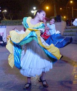 A cargo del Ballet Folklórico de Lima 17 DE NOVIEMBRE HORA: 6:00 p. m. LUGAR: Anfiteatro del Parque Universitario Av.
