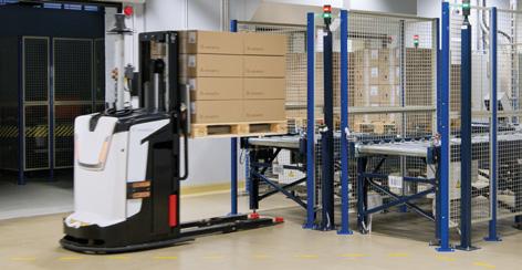 Planta superior Es donde se comunica el almacén con el centro de producción. Para transportar la mercancía entre las dos instalaciones, se utilizan vehículos guiados automáticamente (AGV).
