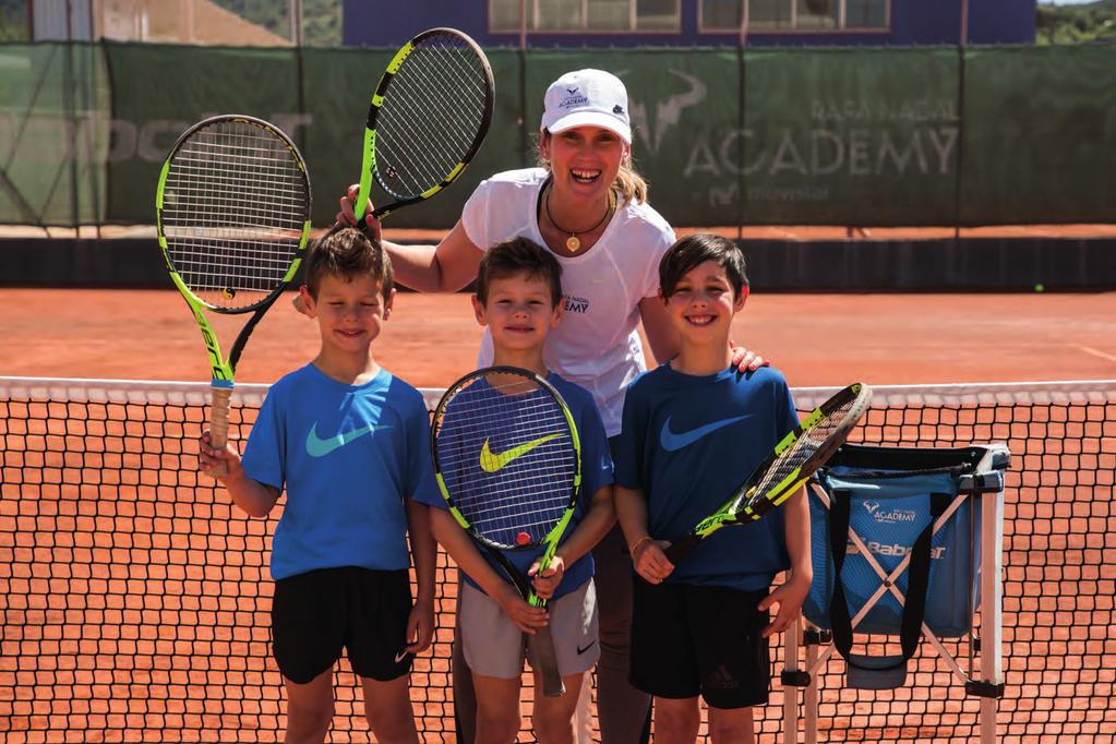 HOLIDAY CAMP KIDS: WEEKLY JUNIOR PROGRAMS En nuestros Holiday Camps for Kids disfrutarás de una semana de entrenamiento en la que aprenderás las bases del tenis, desarrollarás tus habilidades