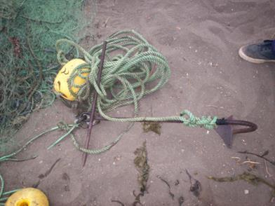 Cuando se llega al área de pesca se visualiza si no existe otra red en el sector de ser así se desplazan hasta un lugar donde no se encuentren redes presentes.