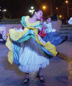 LUGAR: Pasaje Santa Rosa, SÁBADOS DE FOLKLORE Danzas de la costa, sierra y selva.