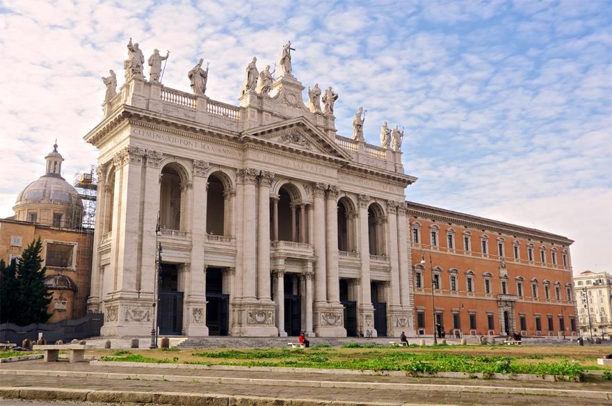 D.Fontana, Palacio Laterano, fachada