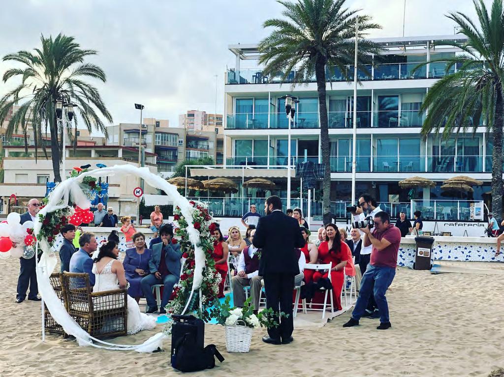 CEREMONIA CIVIL Organizamos vuestra ceremonia civil, frente al Mediterráneo en la playa frente al hotel, o en nuestra terraza privada Sky Bar, para un máximo de 80 asistentes.