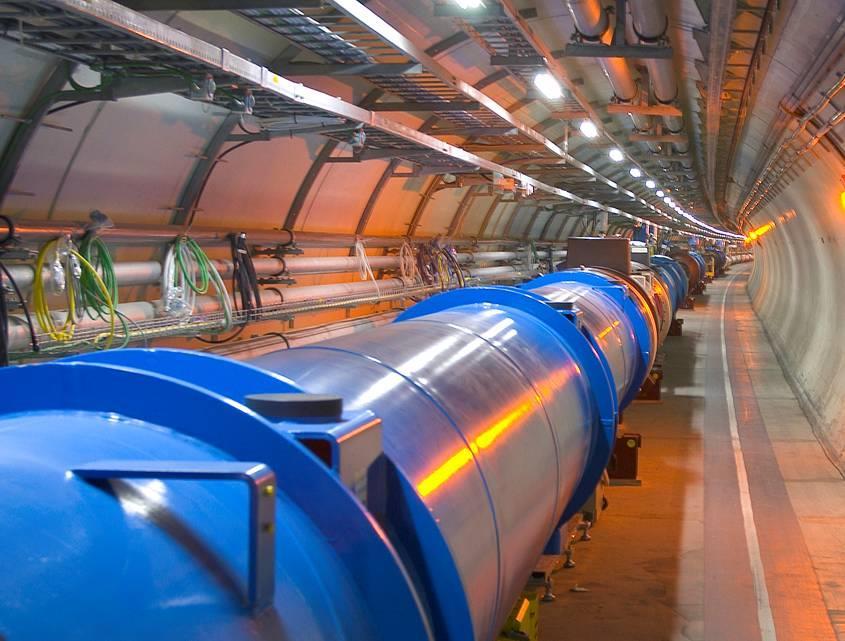 Vista del túnel del LHC mirando hacia atrás