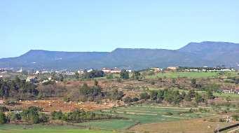 El relleu tabular Al Bages, a part de Montserrat, trobarem més muntanyes de mentida.