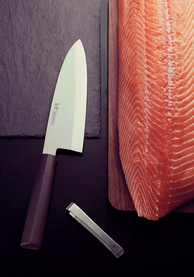 Indispensable in the Japanese cuisine, the Deba knife is robust and efficient, providing a more comfortable use.