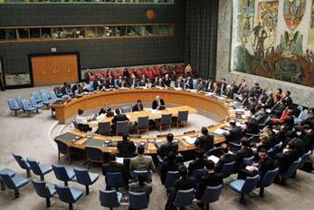 El Consejo de Seguridad no se reúne en períodos de sesiones sino que puede reunirse en cualquier momento que la paz se vea amenazada.