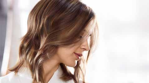 Permite ofrecer a los clientes cambios de color más frecuentes sin poner en riesgo el cabello. AJUSTE DE COLOR Para una limpieza suave de mechas o colores rubios.