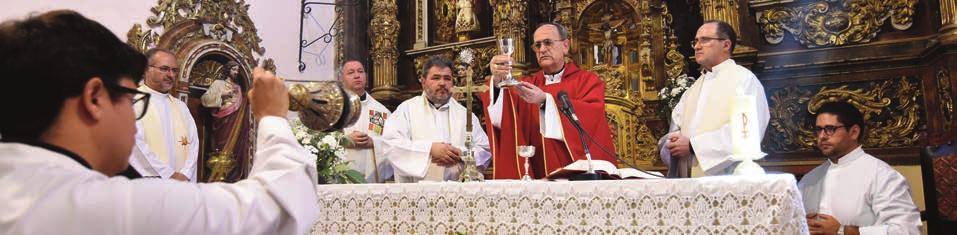 I. PRESENTACIÓN DE LAS OFRENDAS Al comienzo de la Liturgia Eucarística se llevan al altar los dones que se convertirán en el Cuerpo y la Sangre de Cristo IGMR 73 II.
