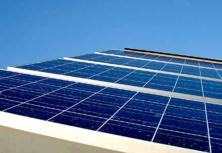 Podem diferenciar els següents tipus: Instal lació fotovoltaica aïllada: és aquella que el seu objectiu és subministrar energia elèctrica a una instal lació totalment autònoma, independent de la