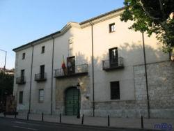 Hacienda y Justicia 1476: se crea la CONTADURÍA MAYOR DE HACIENDA 1480: Se reorganizan las Audiencias y Chancillerías: Valladolid y Granada.