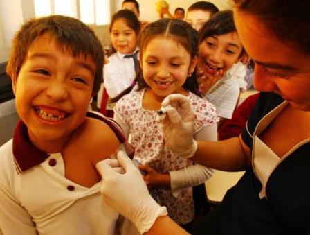 VACUNAS EN ESCOLARES Escolares que al momento de vacunar estén cursando con varicela o paperas, la recomendación es que se espere 3 a 4 semanas para vacunar