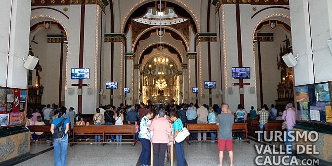 Buga SALIDAS GARANTIZADAS TODOS LOS LUNES como pueblo patrimonio de Colombia que cuenta con uno de los iconos de carácter religioso más visitados por devotos del mundo, la Basílica de Buga del Señor