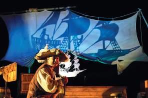 4 Domingo 10 de febreiro Teatro Principal 12:00 e 18:30 h El tesoro de Barracuda Por A la sombrita (Sevilla) Barracuda e os seus colegas levan anos buscando o tesouro do pirata Phineas Krane.