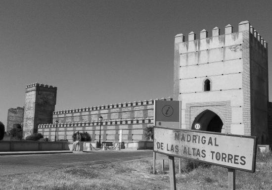 CAPÍTULO PRIMERO INFANCIA DE ISABEL (1451-1461) En el siglo XV no tenían los Reyes de Castilla una capital fija para la Corte; habitaban palacios y fortalezas en diversas ciudades; Segovia, Cuéllar,