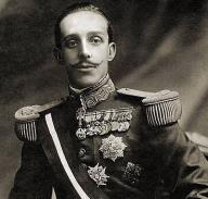 En un clima de agitación y protesta por la guerra que España mantenía en el norte de Marruecos, donde murieron muchos soldados, el general Miguel Primo de Rivera dio un golpe de estado (1923) que