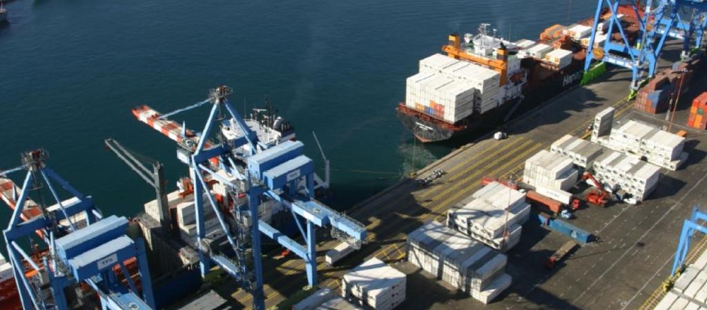 542 Moderniza el gobierno corporativo del sector portuario Estatal 1981 1996 1997 2003 Puerto de Valparaíso en siglo XXI Generó el modelo multi-operador de servicios