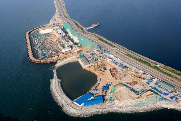 Planta de energía mareomotriz Sihwa Lake Capacidad de producción: 254 MW, Lago Sihwa a 4 km de la ciudad de Siheung, provincia Gyeonggi, Corea del Sur Planta de energía mareomotriz más grande del