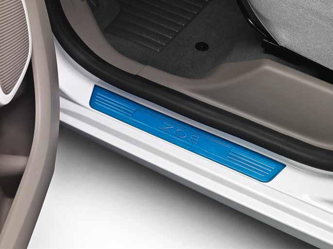 82 01 356 539 Confort y protección 02 Alfombrillas textil Premium Añade un toque de protección adicional a tu vehículo.